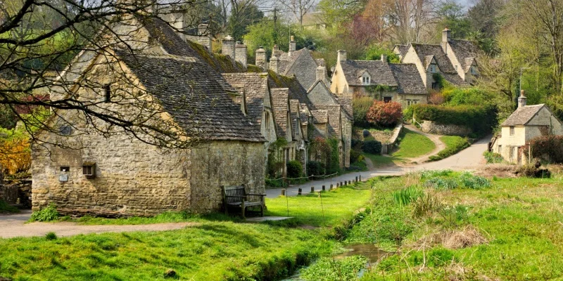 Epic Places to Visit in the United Kingdom Beyond London - 2025 Guide 2 Bibury Village