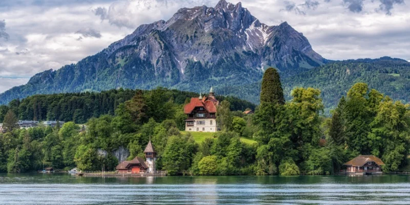 Best Places to Visit in Switzerland for Scenic Train Journeys & Alpine Adventures 6 6. Interlaken & Lake Thun